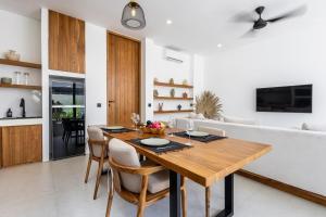 Modern 2BR Villa with Rooftop Steps to Canggu Beach