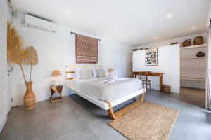 Renovated Villa Aksara Oberoi, 700m to Beach