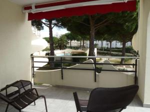 3 Pièces avec Grande Terrasse, Piscine et Parking, à 100m de la Plage - FR-1-328-272