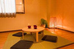 和とモダンデザインの融合 最上階の静かなお部屋 Quiet room on the top floor 駅徒歩1分 1 min walk from station 30 minutes to Ghibli Park