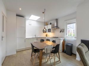 Bungalow in Sint Maartenszee near the beach