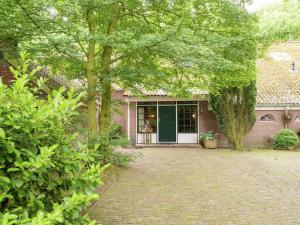 Farmhouse in Reest Valley with Sauna & Hot Tub