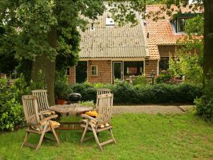 Farmhouse in Reest Valley with Sauna & Hot Tub
