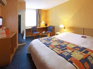 Hotels Mercure Hexagone Luxeuil : Chambre Standard Lit Queen-Size