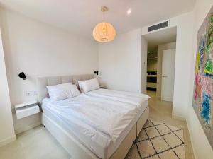 Apartment in Málaga with pool near the sea