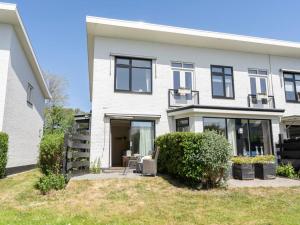 Cozy Texel Retreat with Garden