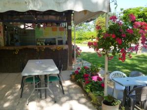 Campings Chalet sur pilotis avec terrasse pour 2 personnes - API-1-52-293 : photos des chambres