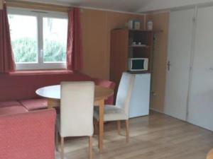 Campings Mobil-home confortable avec terrasse - 4 pers., 2 chambres - API-1-52-252 : photos des chambres