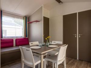 Campings Mobil-home 25m², 2 chambres, Terrasse, 4 pers - API-1-52-478 : photos des chambres