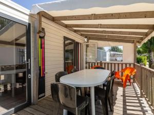 Campings Mobil-home 25m², 2 chambres, Terrasse, 4 pers - API-1-52-478 : photos des chambres