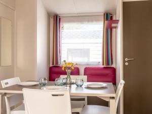 Campings Mobil-home 25m², 2 chambres, Terrasse, 4 pers - API-1-52-478 : photos des chambres