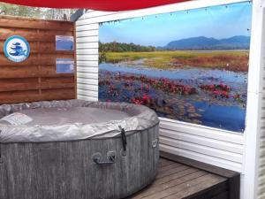 Campings Mobil-Home avec Jacuzzi pour 4 personnes et Terrasse - API-1-52-465 : Mobile Home