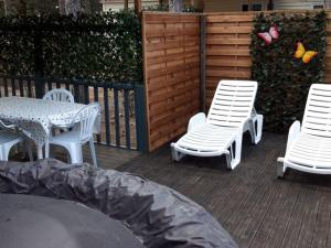 Mobil-Home avec Jacuzzi pour 4 personnes et Terrasse - API-1-52-465