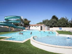 Campings Mobil home confortable avec terrasse pour 5 personnes - API-1-52-456 : photos des chambres