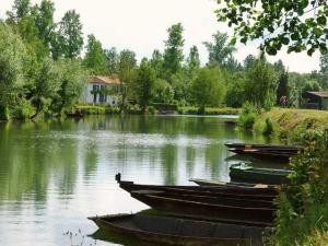 Campings Mobil home confortable avec terrasse pour 5 personnes - API-1-52-456 : photos des chambres