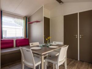 Campings Mobil-home 2 Chambres avec Terrasse - API-1-52-407 : photos des chambres