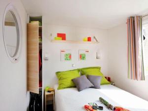 Campings Mobil home confortable avec terrasse pour 4 personnes - API-1-52-769 : photos des chambres