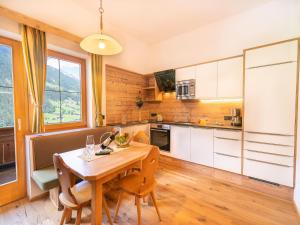 Apartment in Neustift near Ski Lift