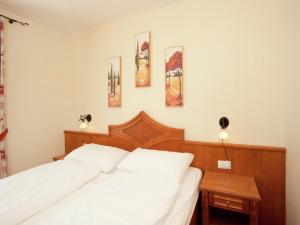 Chalet in Saalbach near Ski Lift & Sauna