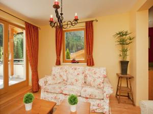 Chalet in Saalbach near Ski Lift & Sauna