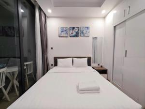 Luxury Studio In Vinhomes Green Bay, 25 to Airport, Gym, Swimming Pools