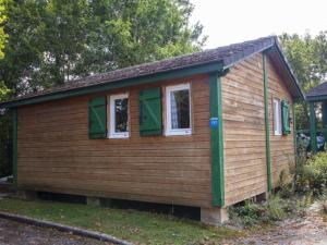 Chalet cosy avec terrasse à Naucelle - Emplacement idyllique - API-1-52-380