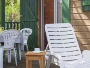 Chalet cosy avec terrasse à Naucelle - Emplacement idyllique - API-1-52-380