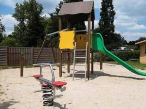 Campings Mobil-home cosy avec terrasse a Avrille - API-1-52-490 : photos des chambres