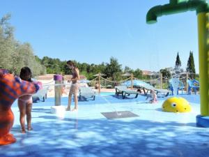 Campings Mobil home 4 pers avec terrasse a Venterol - API-1-52-614 : photos des chambres