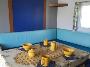 Campings Mobil home cosy avec terrasse - 4 pers, 2 ch - API-1-52-241 : photos des chambres