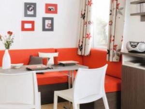 Mobil-home cosy avec terrasse à Royan - API-1-52-317