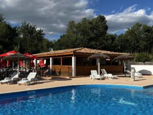 Campings Mobil home avec terrasse pour 6 personnes - API-1-52-397 : photos des chambres