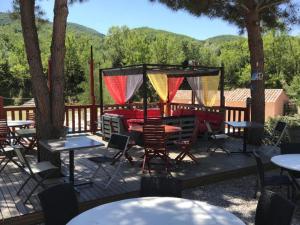 Campings Mobil-home spacieux avec terrasse pour 6 personnes a Saint-Maime - API-1-52-487 : photos des chambres