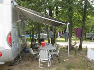 Campings Chalet cosy avec terrasse - 2 chambres, 4 pers. - API-1-52-557 : photos des chambres