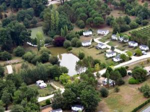 Campings Mobil-home cosy avec terrasse pour 2 personnes - API-1-52-575 : photos des chambres