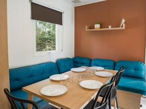 Campings Mobil-home 6 pers, terrasse et plancha - API-1-52-570 : photos des chambres
