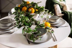 A Plush 2BR Apt Next to Southern Cross Station