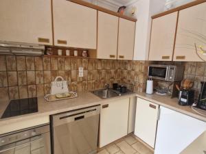 Studio avec coin nuit, aperçu mer, piscine et parking à Sainte-Maxime - FR-1-780-95