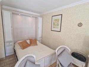 Studio avec coin nuit, aperçu mer, piscine et parking à Sainte-Maxime - FR-1-780-95