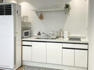 Hongdae Station Link House with Massage Chair