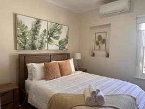Spacious 4BR Home Walk to Wollongong Uni