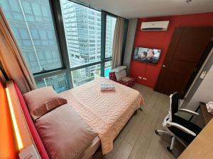 BGC One Uptown 2bedroom with balcony and 1 free parking