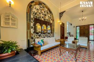 StayVista at Villa Harmony with Bonfire, Pool