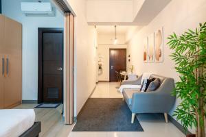 Parksuites Stylish 1Br Balcony near Uptown Mall