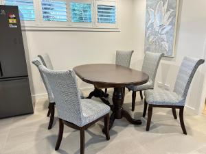 3BR Home 10 mins walk to Uni, free parking, AC