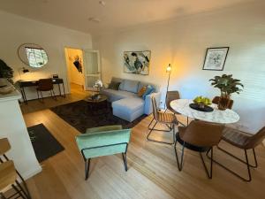 Stylish Art Deco on the Park