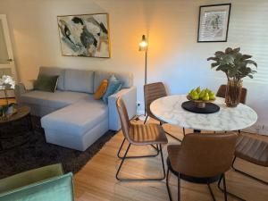 Stylish Art Deco on the Park