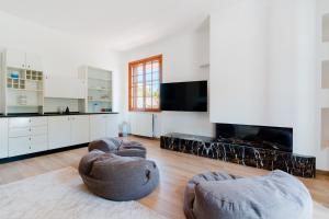 Room #1473796301