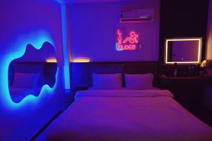 Đào Hoa Love Hotel