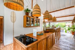 Spacious 3bdrs villa walkable to Bingin Beach